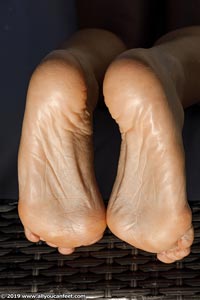 small preview pic number 168 from set 2666 showing Allyoucanfeet model Joana