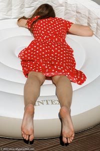 small preview pic number 121 from set 3150 showing Allyoucanfeet model Ola